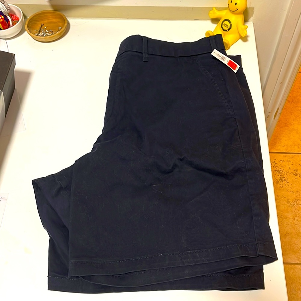 NEW Gap men’s 8 inch navy shorts, size 38